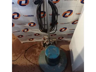 LOTE 259 - 01 ENCERADEIRA INDUSTRIAL. (NO ESTADO, LEILÃO NÃO TEM GARANTIA E NEM DEVOLUÇÃO, SUJEITO A POSSÍVEIS AVARIAS VISÍVEIS/OCULTAS E/OU AUSÊNCIA DE COMPONENTES).