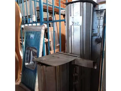 LOTE 398 - 02 PORTAS DE ENROLAR NAS MEDIDAS: 1,32M/0,98CM LARGURAS. (NO ESTADO, LEILÃO NÃO TEM GARANTIA E NEM DEVOLUÇÃO, SUJEITO A POSSÍVEIS AVARIAS VISÍVEIS/OCULTAS E/OU AUSÊNCIA DE COMPONENTES).