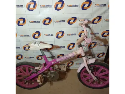 LOTE 221 - 01 BICICLETA INFANTIL ARO 16. (NO ESTADO, LEILÃO NÃO TEM GARANTIA E NEM DEVOLUÇÃO, SUJEITO A POSSÍVEIS AVARIAS VISÍVEIS/OCULTAS E/OU AUSÊNCIA DE COMPONENTES).