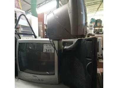 LOTE 348 - 03 TV’S DE TUBO MARCAS E MODELOS DIVERSOS. (NO ESTADO, LEILÃO NÃO TEM GARANTIA E NEM DEVOLUÇÃO, SUJEITO A POSSÍVEIS AVARIAS VISÍVEIS/OCULTAS E/OU AUSÊNCIA DE COMPONENTES).