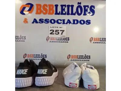 LOTE 257 - 02 – PARES DE CALÇADOS MASCULINO Nº 38 (NO ESTADO, NÃO SABEMOS SE FUNCIONA. LEILÃO NÃO TEM GARANTIA E NEM DEVOLUÇÃO, SUJEITO A POSSÍVEIS AVARIAS VISÍVEIS/OCULTAS E/OU AUSÊNCIA DE COMPONENTES)