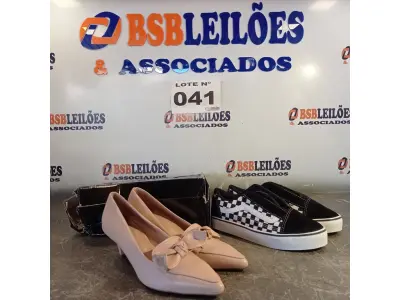 LOTE 041 - 02 – PARES DE CALÇADOS FEMININO Nº 35 (NO ESTADO, NÃO SABEMOS SE FUNCIONA. LEILÃO NÃO TEM GARANTIA E NEM DEVOLUÇÃO, SUJEITO A POSSÍVEIS AVARIAS VISÍVEIS/OCULTAS E/OU AUSÊNCIA DE COMPONENTES)
