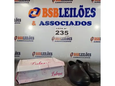 LOTE 235 - 02 – PARES DE CALÇADOS FEMININO Nº 34 (NO ESTADO, NÃO SABEMOS SE FUNCIONA. LEILÃO NÃO TEM GARANTIA E NEM DEVOLUÇÃO, SUJEITO A POSSÍVEIS AVARIAS VISÍVEIS/OCULTAS E/OU AUSÊNCIA DE COMPONENTES)