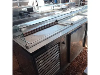 LOTE 515 - 01 BALCÃO REFRIGERADO COM ESTUFA FRIA E 03 PORTAS. (NO ESTADO, LEILÃO NÃO TEM GARANTIA E NEM DEVOLUÇÃO, SUJEITO A POSSÍVEIS AVARIAS VISÍVEIS/OCULTAS E/OU AUSÊNCIA DE COMPONENTES).