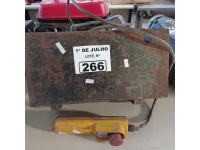 LOTE 266 - 01 GUINCHO ELÉTRICO CAPACIDADE 600KG. (NO ESTADO, LEILÃO NÃO TEM GARANTIA E NEM DEVOLUÇÃO, SUJEITO A POSSÍVEIS AVARIAS VISÍVEIS/OCULTAS E/OU AUSÊNCIA DE COMPONENTES).