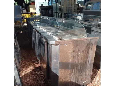 LOTE 515 - 01 BALCÃO REFRIGERADO COM ESTUFA FRIA E 03 PORTAS. (NO ESTADO, LEILÃO NÃO TEM GARANTIA E NEM DEVOLUÇÃO, SUJEITO A POSSÍVEIS AVARIAS VISÍVEIS/OCULTAS E/OU AUSÊNCIA DE COMPONENTES).