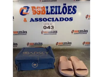 LOTE 043 - 02 – PARES DE CALÇADOS FEMININO Nº 38 (NO ESTADO, NÃO SABEMOS SE FUNCIONA. LEILÃO NÃO TEM GARANTIA E NEM DEVOLUÇÃO, SUJEITO A POSSÍVEIS AVARIAS VISÍVEIS/OCULTAS E/OU AUSÊNCIA DE COMPONENTES)