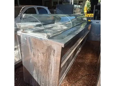 LOTE 515 - 01 BALCÃO REFRIGERADO COM ESTUFA FRIA E 03 PORTAS. (NO ESTADO, LEILÃO NÃO TEM GARANTIA E NEM DEVOLUÇÃO, SUJEITO A POSSÍVEIS AVARIAS VISÍVEIS/OCULTAS E/OU AUSÊNCIA DE COMPONENTES).