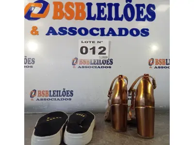 LOTE 012 - 02 – PARES DE CALÇADOS FEMININO Nº 37 (NO ESTADO, NÃO SABEMOS SE FUNCIONA. LEILÃO NÃO TEM GARANTIA E NEM DEVOLUÇÃO, SUJEITO A POSSÍVEIS AVARIAS VISÍVEIS/OCULTAS E/OU AUSÊNCIA DE COMPONENTES)