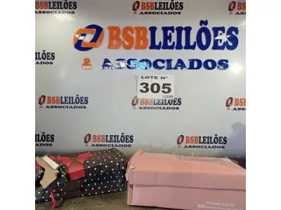LOTE 305 - 02 – PARES DE CALÇADOS FEMININO Nº 39 (NO ESTADO, NÃO SABEMOS SE FUNCIONA. LEILÃO NÃO TEM GARANTIA E NEM DEVOLUÇÃO, SUJEITO A POSSÍVEIS AVARIAS VISÍVEIS/OCULTAS E/OU AUSÊNCIA DE COMPONENTES)