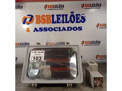 LOTE 103 - 01 LUMINÁRIA DE PÁTIO. (NO ESTADO, LEILÃO NÃO TEM GARANTIA E NEM DEVOLUÇÃO, SUJEITO A POSSÍVEIS AVARIAS VISÍVEIS/OCULTAS E/OU AUSÊNCIA DE COMPONENTES).