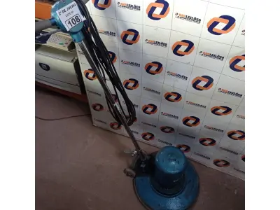 LOTE 108 - 01 ENCERADEIRA INDUSTRIAL. (NO ESTADO, LEILÃO NÃO TEM GARANTIA E NEM DEVOLUÇÃO, SUJEITO A POSSÍVEIS AVARIAS VISÍVEIS/OCULTAS E/OU AUSÊNCIA DE COMPONENTES).