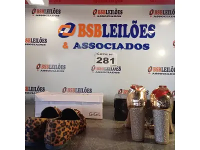LOTE 281 - 02 – PARES DE CALÇADOS FEMININO Nº 37 (NO ESTADO, NÃO SABEMOS SE FUNCIONA. LEILÃO NÃO TEM GARANTIA E NEM DEVOLUÇÃO, SUJEITO A POSSÍVEIS AVARIAS VISÍVEIS/OCULTAS E/OU AUSÊNCIA DE COMPONENTES)