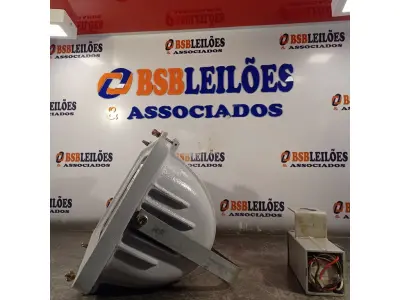 LOTE 103 - 01 LUMINÁRIA DE PÁTIO. (NO ESTADO, LEILÃO NÃO TEM GARANTIA E NEM DEVOLUÇÃO, SUJEITO A POSSÍVEIS AVARIAS VISÍVEIS/OCULTAS E/OU AUSÊNCIA DE COMPONENTES).