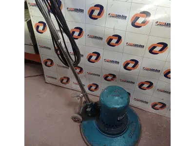 LOTE 108 - 01 ENCERADEIRA INDUSTRIAL. (NO ESTADO, LEILÃO NÃO TEM GARANTIA E NEM DEVOLUÇÃO, SUJEITO A POSSÍVEIS AVARIAS VISÍVEIS/OCULTAS E/OU AUSÊNCIA DE COMPONENTES).