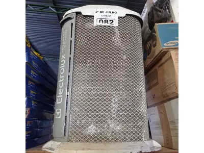 LOTE 082 - 01 CONDENSADORA MARCA ELECTROLUX INVERTER 220V. (NO ESTADO, LEILÃO NÃO TEM GARANTIA E NEM DEVOLUÇÃO, SUJEITO A POSSÍVEIS AVARIAS VISÍVEIS/OCULTAS E/OU AUSÊNCIA DE COMPONENTES).