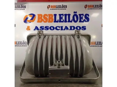 LOTE 033 - 01 LUMINÁRIA DE PÁTIO. (NO ESTADO, LEILÃO NÃO TEM GARANTIA E NEM DEVOLUÇÃO, SUJEITO A POSSÍVEIS AVARIAS VISÍVEIS/OCULTAS E/OU AUSÊNCIA DE COMPONENTES).