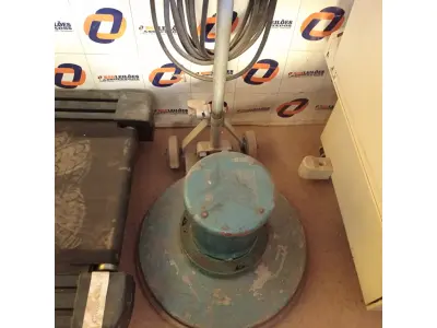 LOTE 459 - 01 ENCERADEIRA INDUSTRIAL. (NO ESTADO, LEILÃO NÃO TEM GARANTIA E NEM DEVOLUÇÃO, SUJEITO A POSSÍVEIS AVARIAS VISÍVEIS/OCULTAS E/OU AUSÊNCIA DE COMPONENTES).