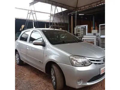 LOTE 487 - 01 TOYOTA ETIOS HB X NA COR PRATA; ALCOOL/GASOLINA; ANO 2014. (NO ESTADO, LEILÃO NÃO TEM GARANTIA E NEM DEVOLUÇÃO, SUJEITO A POSSÍVEIS AVARIAS VISÍVEIS/OCULTAS E/OU AUSÊNCIA DE COMPONENTES).