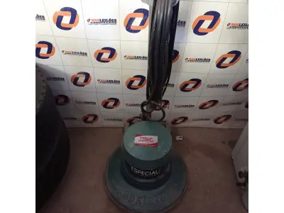 LOTE 445 - 01 ENCERADEIRA INDUSTRIAL. (NO ESTADO, LEILÃO NÃO TEM GARANTIA E NEM DEVOLUÇÃO, SUJEITO A POSSÍVEIS AVARIAS VISÍVEIS/OCULTAS E/OU AUSÊNCIA DE COMPONENTES).