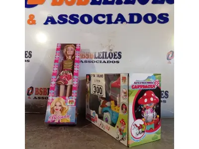 LOTE 300 - 01 BATE-VOLTA MUSICAL CARRUAGEM E 01 BONECA BELINDA. (NO ESTADO, LEILÃO NÃO TEM GARANTIA E NEM DEVOLUÇÃO, SUJEITO A POSSÍVEIS AVARIAS VISÍVEIS/OCULTAS E/OU AUSÊNCIA DE COMPONENTES).