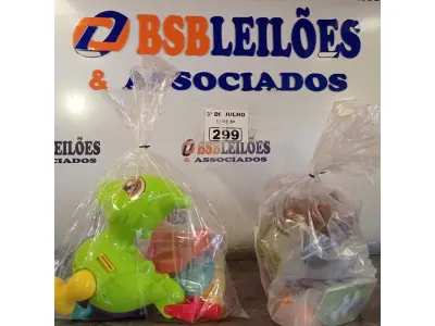 LOTE 299 - 01 CACHORRINHO E 01 DINOSSAURO. (NO ESTADO, LEILÃO NÃO TEM GARANTIA E NEM DEVOLUÇÃO, SUJEITO A POSSÍVEIS AVARIAS VISÍVEIS/OCULTAS E/OU AUSÊNCIA DE COMPONENTES).