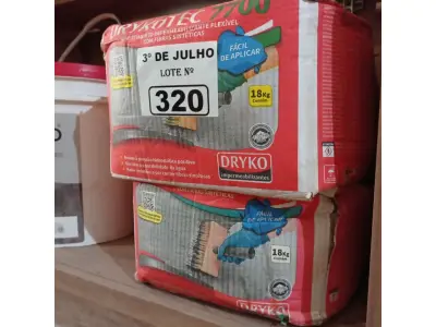 LOTE 320 - 02 CAIXAS DE ARGAMASSA POLIMÉRICA DRYKOTEC 7700 18KG. (NO ESTADO, LEILÃO NÃO TEM GARANTIA E NEM DEVOLUÇÃO, SUJEITO A POSSÍVEIS AVARIAS VISÍVEIS/OCULTAS E/OU AUSÊNCIA DE COMPONENTES).