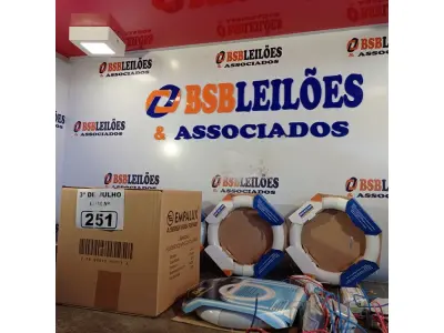 LOTE 251 - 10 LÂMPADAS FLUORESCENTES CIRCULARES 6.400K 22W COM 10 REATORES. (NO ESTADO, LEILÃO NÃO TEM GARANTIA E NEM DEVOLUÇÃO, SUJEITO A POSSÍVEIS AVARIAS VISÍVEIS/OCULTAS E/OU AUSÊNCIA DE COMPONENTES).