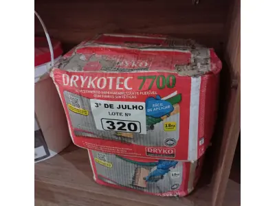 LOTE 320 - 02 CAIXAS DE ARGAMASSA POLIMÉRICA DRYKOTEC 7700 18KG. (NO ESTADO, LEILÃO NÃO TEM GARANTIA E NEM DEVOLUÇÃO, SUJEITO A POSSÍVEIS AVARIAS VISÍVEIS/OCULTAS E/OU AUSÊNCIA DE COMPONENTES).