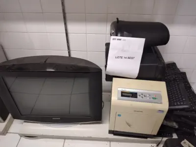 LOTE 126 - 01 TV SAMSUMG + 01 IMPRESSORA KYOCERA + 25 TECLADOS + 02 TRITURADORES DE PAPEL (UNIDADE: B-090 - GUARULHOS/SP - LOCAL DE RETIRADA: RUA CELSO RODRIGUES SALGUEIRO S/N - JARDIM NOVO PORTUGAL - GUARULHOS/SP - CEP: 07160-465)