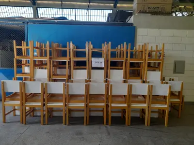 LOTE 317 - 60 CADEIRA DE MADEIRA  (UNIDADE: B-084 - PASSO FUNDO/RS  - LOCAL DE RETIRADA: AVENIDA PERIMETRAL DEPUTADO GUARACY MARINHO, 600 BAIRRO: SÃO MIGUEL -  PASSO FUNDO/RS – CEP: 99.030-440)