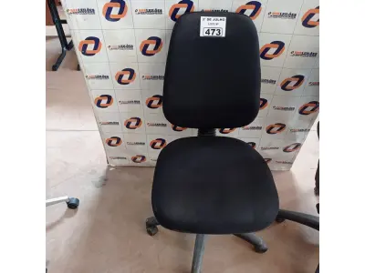 LOTE 473 - 01 CADEIRA DE ESCRITÓRIO COM BASE GIRATÓRIA. (NO ESTADO, LEILÃO NÃO TEM GARANTIA E NEM DEVOLUÇÃO, SUJEITO A POSSÍVEIS AVARIAS VISÍVEIS/OCULTAS E/OU AUSÊNCIA DE COMPONENTES).