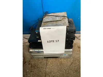 LOTE 561 - 02 BLU RAYS PLAYER + 04 DVD'S + VIDEOCASSETE. (UNIDADE: B-049 - ARACAJU/SE - LOCAL DE RETIRADA: AVENIDA TANCREDO NEVES 5857, BAIRRO JABUTIANA - ARACAJU/SE - CEP: 49.085-000)