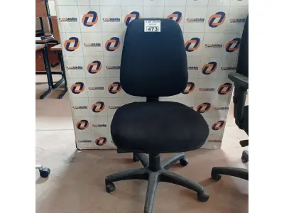 LOTE 473 - 01 CADEIRA DE ESCRITÓRIO COM BASE GIRATÓRIA. (NO ESTADO, LEILÃO NÃO TEM GARANTIA E NEM DEVOLUÇÃO, SUJEITO A POSSÍVEIS AVARIAS VISÍVEIS/OCULTAS E/OU AUSÊNCIA DE COMPONENTES).