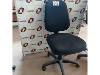 LOTE 473 - 01 CADEIRA DE ESCRITÓRIO COM BASE GIRATÓRIA. (NO ESTADO, LEILÃO NÃO TEM GARANTIA E NEM DEVOLUÇÃO, SUJEITO A POSSÍVEIS AVARIAS VISÍVEIS/OCULTAS E/OU AUSÊNCIA DE COMPONENTES).