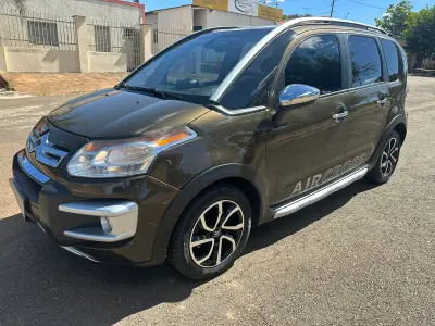 LOTE 002 - 01 CITROEN AIRCROSS EXC AUTOMATICO COMPLETO 2012/2013 IPVA 2023 PAGO KM 64.000,CAMBIO AUTOMATICO, VIDRO ELÉTRICO, SENSOR DE ESTACIONAMENTO, SOM ORIGINAL COM BLUETOOTH E USB E COMANDOS NO VOLANTE, AIRBAGS, AR CONDICIONADO, TRAVA ELÉTRICA, RETROVISOR ELÉTRICO, ALARME, COMPUTADOR DE BORDO, RODAS DE LIGA LEVE, VOLANTE MULTIFUNCIONAL, PILOTO AUTOMÁTICO, CHAVE RESERVA, MANUAL, 2 PNEUS ZERO, DOCUMENTO IPVA 2023 PAGO PLACA MERCOSUL (NO ESTADO)