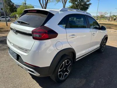 LOTE 003 - 01 IMP/CAOA CHERY TIGGO 3X PRO TURBO 2022/2023 IPVA 2023 PAGO KM 20.500, CAMBIO AUTOMATICO, AIRBAGS, ALARME, AR CONDICIONADO, AR QUENTE, COMPUTADOR DE BORDO, CÂMERA DE RÉ, DIREÇÃO ELÉTRICA, ENCOSTO DE CABEÇA TRASEIRO, LIMPADOR TRASEIRO, RETROVISORES ELÉTRICOS, RODAS DE LIGA LEVE, SENSOR DE ESTACIONAMENTO, TRAVAS ELÉTRICAS, VIDROS ELÉTRICOS, VOLANTE COM REGULAGEM DE ALTURA, SOM ORIGINAL COM BLUETOOTH E USB E COMANDOS NO VOLANTE, RODAS DE LIGA LEVE, VOLANTE MULTIFUNCIONAL, PILOTO AUTOMÁTICO, DOCUMENTO IPVA 2023 PAGO PLACA MERCOSUL (NO ESTADO)