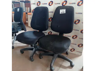LOTE 475 - 02 CADEIRAS DE ESCRITÓRIO COM BASE GIRATÓRIA. (NO ESTADO, LEILÃO NÃO TEM GARANTIA E NEM DEVOLUÇÃO, SUJEITO A POSSÍVEIS AVARIAS VISÍVEIS/OCULTAS E/OU AUSÊNCIA DE COMPONENTES).