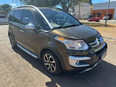 LOTE 002 - 01 CITROEN AIRCROSS EXC AUTOMATICO COMPLETO 2012/2013 IPVA 2023 PAGO KM 64.000,CAMBIO AUTOMATICO, VIDRO ELÉTRICO, SENSOR DE ESTACIONAMENTO, SOM ORIGINAL COM BLUETOOTH E USB E COMANDOS NO VOLANTE, AIRBAGS, AR CONDICIONADO, TRAVA ELÉTRICA, RETROVISOR ELÉTRICO, ALARME, COMPUTADOR DE BORDO, RODAS DE LIGA LEVE, VOLANTE MULTIFUNCIONAL, PILOTO AUTOMÁTICO, CHAVE RESERVA, MANUAL, 2 PNEUS ZERO, DOCUMENTO IPVA 2023 PAGO PLACA MERCOSUL (NO ESTADO)