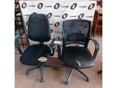 LOTE 470 - 02 CADEIRAS DE ESCRITÓRIO COM BASE GIRATÓRIA. (NO ESTADO, LEILÃO NÃO TEM GARANTIA E NEM DEVOLUÇÃO, SUJEITO A POSSÍVEIS AVARIAS VISÍVEIS/OCULTAS E/OU AUSÊNCIA DE COMPONENTES).