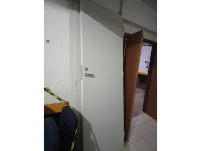 LOTE 711 - ESTAÇÕES DE TRABALHO + PORTA DE MADEIRA + MADEIRAS. (UNIDADE: DEPARTAMENTO EXECUTIVO – DEX - LOCAL DE RETIRADA: SAUS - QUADRA 1, BLOCO J, ED. CLÉSIO ANDRADE - BRASÍLIA/DF - CEP: 70.070-944)