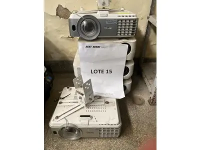 LOTE 559 - 05 PROJETORES. (UNIDADE: B-049 - ARACAJU/SE - LOCAL DE RETIRADA: AVENIDA TANCREDO NEVES 5857, BAIRRO JABUTIANA - ARACAJU/SE - CEP: 49.085-000)