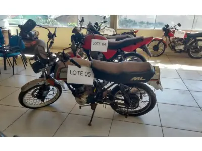 LOTE 707 - MOTOCICLETA ML 125 CINZA - SUCATA. (UNIDADE: B-006 - LONDRINA/PR - LOCAL DE RETIRADA: RUA SANTA TEREZINHA, 1377 COM ESQUINA COM A RUA DOS COQUEIROS - BAIRRO: SANTA TEREZINHA – LONDRINA/PR - CEP: 86027-620)