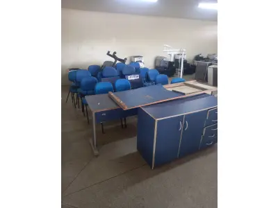 LOTE 078 - 29 CADEIRAS FIXAS + CAVALET FLIP CHART 1,8 + 02 MESAS RETA + 1 ARMARIO BAIXO 5 GAVETAS AZUL (UNIDADE: B-037 - BELÉM/PA - LOCAL DE RETIRADA: RODOVIA AUGUSTO MONTENEGRO,765, ÁGUAS NEGRAS- ICOARACI - BELÉM/PA - CEP 66.820-00 )