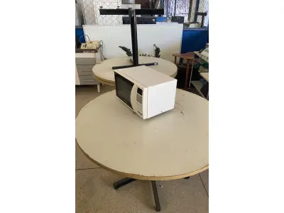 LOTE 598 -  MESA PARA COMPUTADOR + MESA C/ 3 GAVETAS + 4 MESAS REDONDA PARA REUNIÃO + 2 MOCHOS MECANICOS + NEGATOSCOPIO + MESA CLÍNICA + MICROSYSTEM + ARMARIO PARA CHAVES + SUBWOFFER 2.1 10W RMS + TELEVISOR LCD 32 + APARELHO PARA PROFILAXIA + AUTOCLAVE AHMC-5 + CONEXAO DE MESA + BLU RAY + BALANCA DIGITAL + MINI-INCUBADORA + SWITCH 8 PORTAS + 2 CORTINAS FISIOTERAPIA + MÁQUINA DE ESCREVER ELÉTRICA + ESTERILIZAÇÃO DE AR + BALANÇA ANTROPOMÉTRICA + CADEIRA DE MASSAGEM + MICROONDAS. (UNIDADE: B-028 - JOÃO PESSOA/PB - LOCAL DE RETIRADA: RUA CORONEL JOÃO COSTA E SILVA, Nº 201, ERNANI SÁTIRO - JOÃO PESSOA/PB – CEP: 58.080-410)