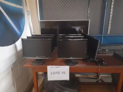 LOTE 323 - 01 TV LED + 08 MONITORES (SUCATA)  (UNIDADE: B-084 - PASSO FUNDO/RS  - LOCAL DE RETIRADA: AVENIDA PERIMETRAL DEPUTADO GUARACY MARINHO, 600 BAIRRO: SÃO MIGUEL -  PASSO FUNDO/RS – CEP: 99.030-440)