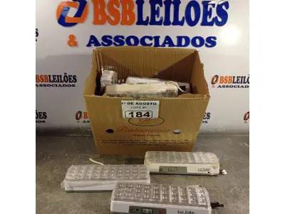 LOTE 184 - 01 LOTE COM VÁRIAS LUMINÁRIAS DE EMERGÊNCIA MARCAS E MODELOS DIVERSOS. (NO ESTADO, LEILÃO NÃO TEM GARANTIA E NEM DEVOLUÇÃO, SUJEITO A POSSÍVEIS AVARIAS VISÍVEIS/OCULTAS E/OU AUSÊNCIA DE COMPONENTES).