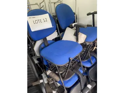 LOTE 634 - 10 CADEIRAS UNIVERSATRIA COM PRANCHETA C/ SUPORTE P/ LIVROS AZUL ROYALI. (UNIDADE: DN 164 - SANTO ANTÔNIO DA PLATINA/PR - LOCAL DE RETIRADA: RODOVIA BR-153 - KM 41, Nº 970 –  SANTO ANTÔNIO DA PLATINA/PR - CEP: 86.430-000)