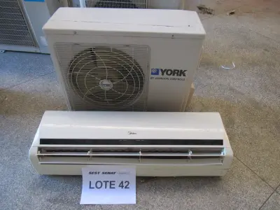 LOTE 380 - CONDICIONADOR DE AR MIDEA + MOTOR YORK (UNIDADE: B-041 - PRESIDENTE PRUDENTE/SP - LOCAL DE RETIRADA: RODOVIA ARTUR BOIGUES FILHO Nº 585 - PARQUE RES. CARANDA - PRESIDENTE PRUDENTE/SP – CEP: 19.026-650)