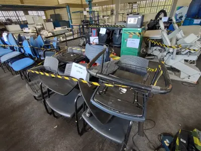 LOTE 264 - 13 CADEIRAS UNIVERSITÁRIAS (SUCATAS) (UNIDADE: A-018 - RECIFE/PE - LOCAL DE RETIRADA: AVENIDA BEBERIBE, 3620 - BEBERIBE - RECIFE/PE - CEP: 52.130-547)